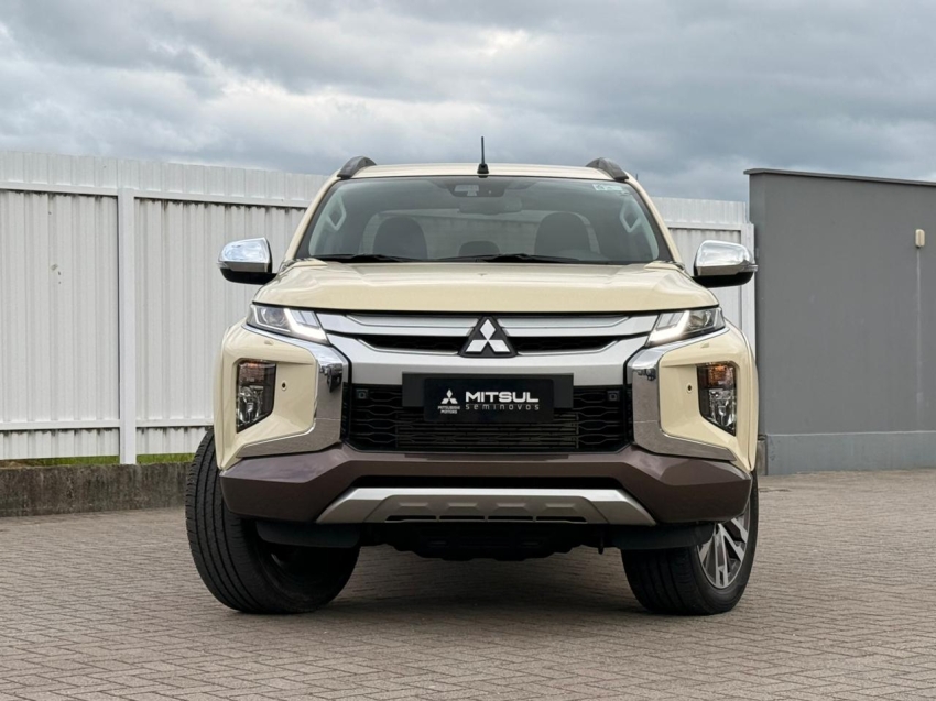 Mitsubishi-L200 TRITON-2.4 16V TURBO DIESEL SPORT HPE-S TERRA CD 4P 4X4 AUTOMÁTICO