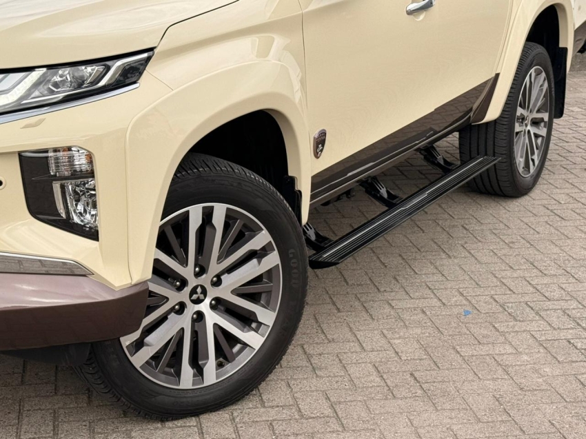 Mitsubishi-L200 TRITON-2.4 16V TURBO DIESEL SPORT HPE-S TERRA CD 4P 4X4 AUTOMÁTICO