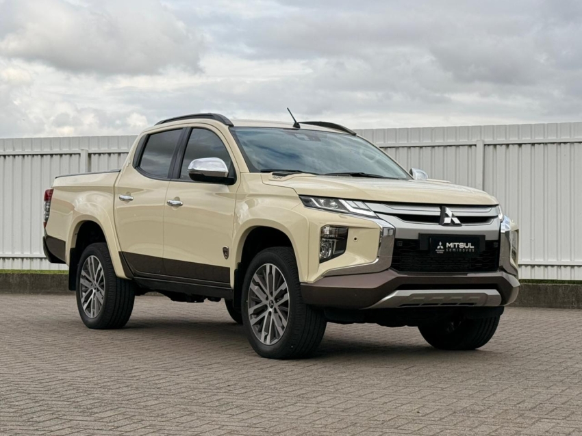 Mitsubishi-L200 TRITON-2.4 16V TURBO DIESEL SPORT HPE-S TERRA CD 4P 4X4 AUTOMÁTICO