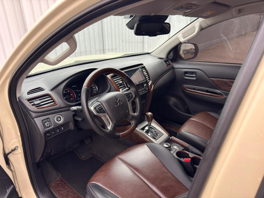 Mitsubishi-L200 TRITON-2.4 16V TURBO DIESEL SPORT HPE-S TERRA CD 4P 4X4 AUTOMÁTICO