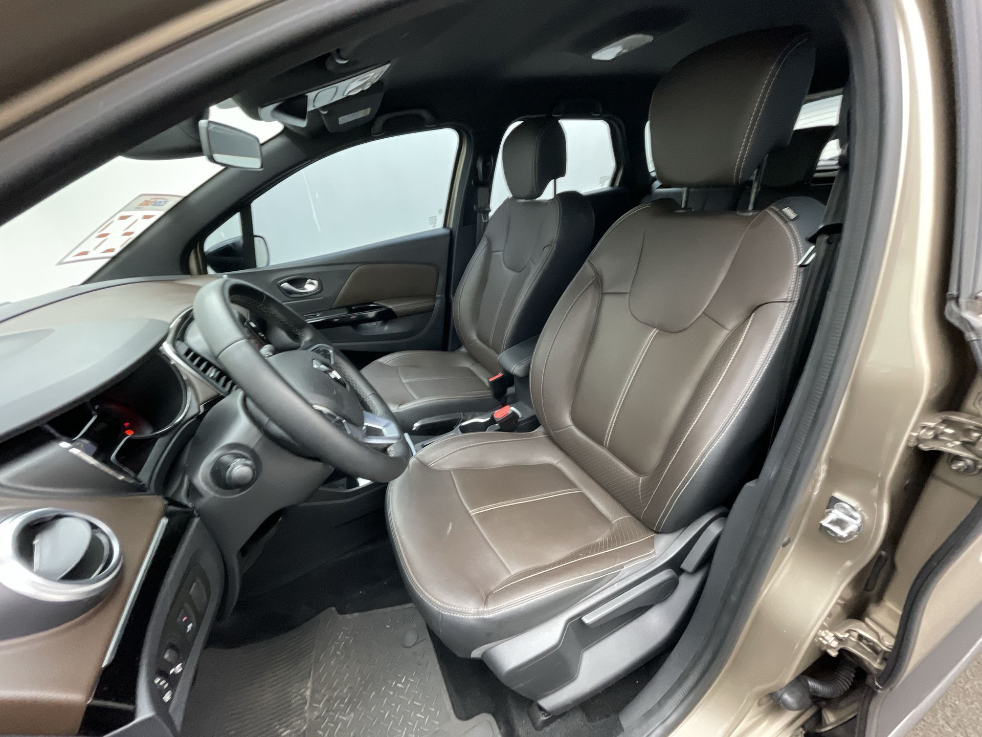CAPTUR Iconic 1.3 TB 16V Flex 5p Aut.