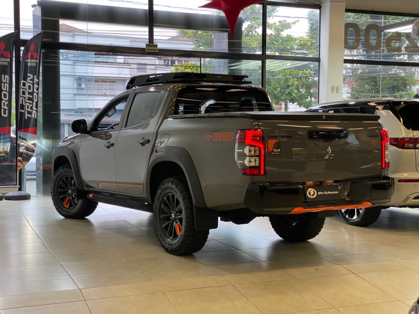 Mitsubishi-L200 TRITON-2.4 16V TURBO DIESEL SPORT SAVANA SERTÔES CD 4P 4X4 AUTOMÁTICO