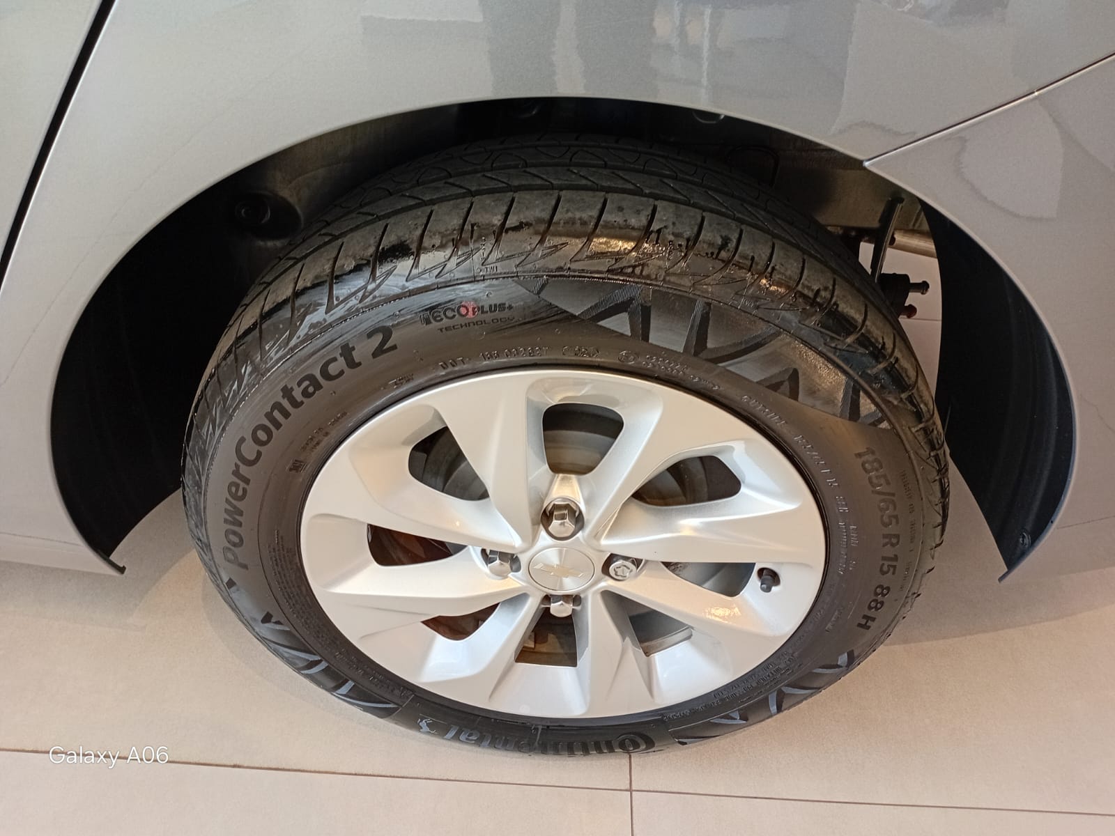 GM - Chevrolet-ONIX-ONIX SEDAN Plus LT 1.0 12V Flex 4p Mec.