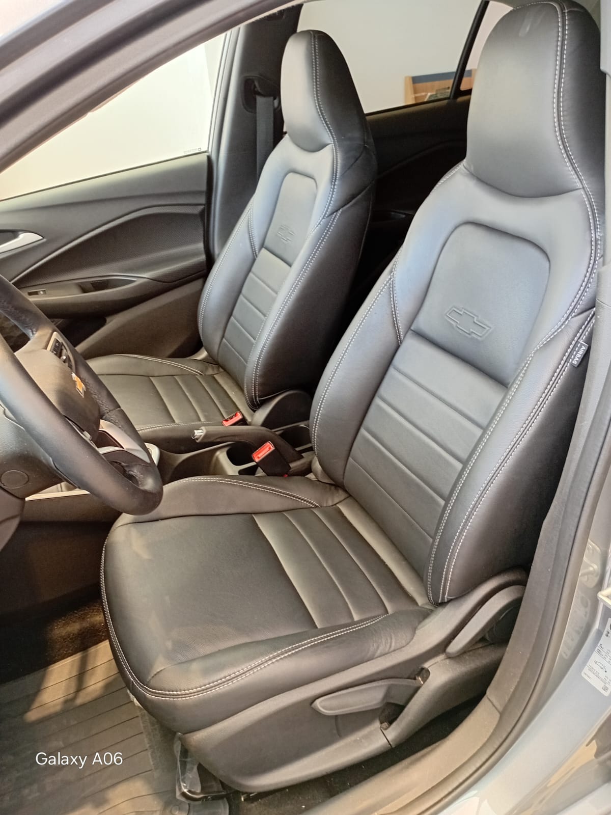 GM - Chevrolet-ONIX-ONIX SEDAN Plus LT 1.0 12V Flex 4p Mec.