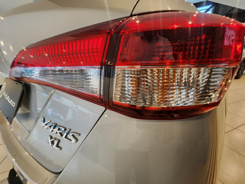 Toyota-YARIS-1.5 16V FLEX SEDAN XL MULTIDRIVE