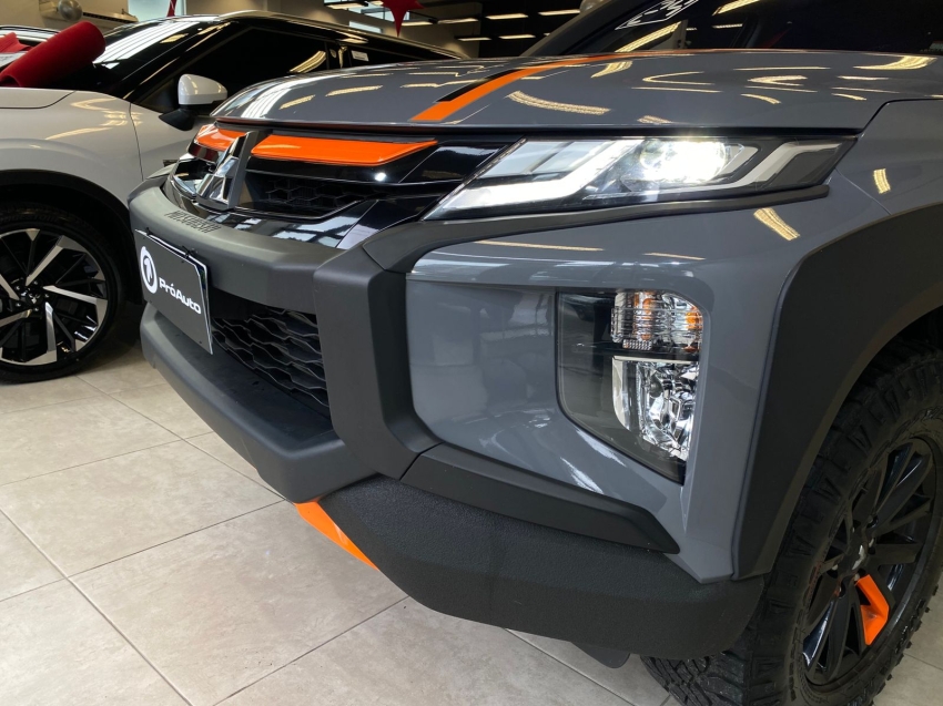 Mitsubishi-L200 TRITON-2.4 16V TURBO DIESEL SPORT SAVANA SERTÔES CD 4P 4X4 AUTOMÁTICO