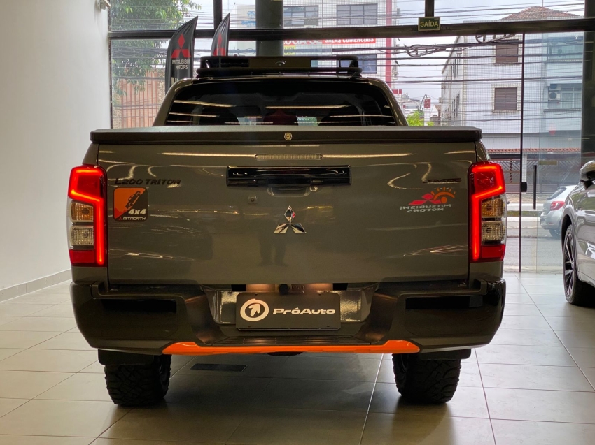 Mitsubishi-L200 TRITON-2.4 16V TURBO DIESEL SPORT SAVANA SERTÔES CD 4P 4X4 AUTOMÁTICO