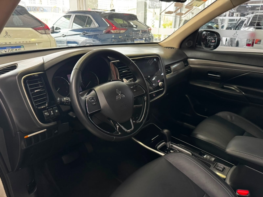 Mitsubishi-OUTLANDER-2.0 MIVEC GASOLINA HPE AUTOMÁTICO