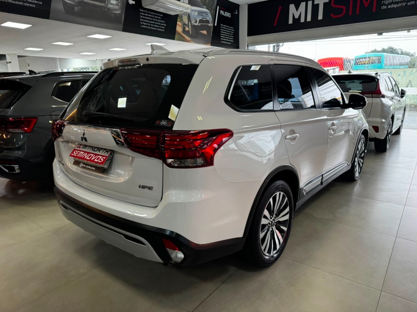 Mitsubishi-OUTLANDER-2.0 MIVEC GASOLINA HPE AUTOMÁTICO