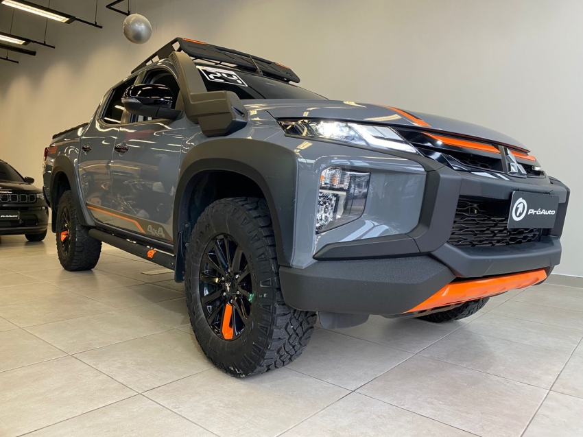 Mitsubishi-L200 TRITON-2.4 16V TURBO DIESEL SPORT SAVANA SERTÔES CD 4P 4X4 AUTOMÁTICO