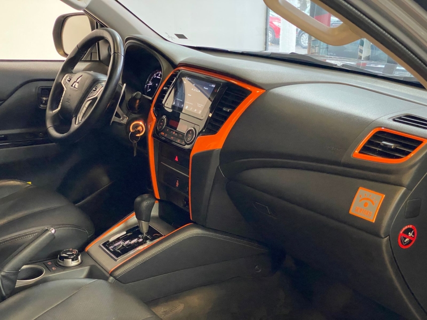 Mitsubishi-L200 TRITON-2.4 16V TURBO DIESEL SPORT SAVANA SERTÔES CD 4P 4X4 AUTOMÁTICO