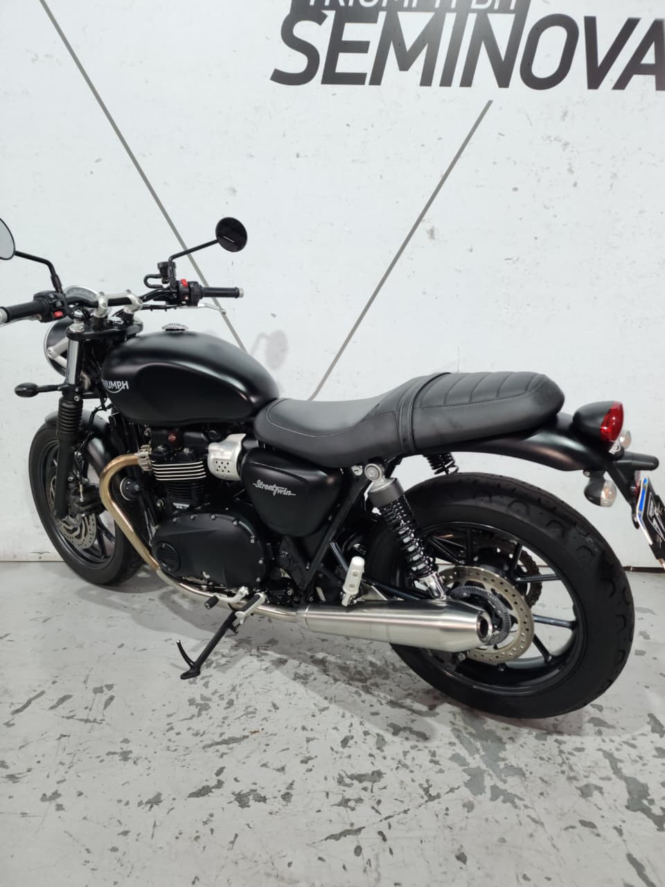 TRIUMPH-STREET-STREET  TWIN 900cc