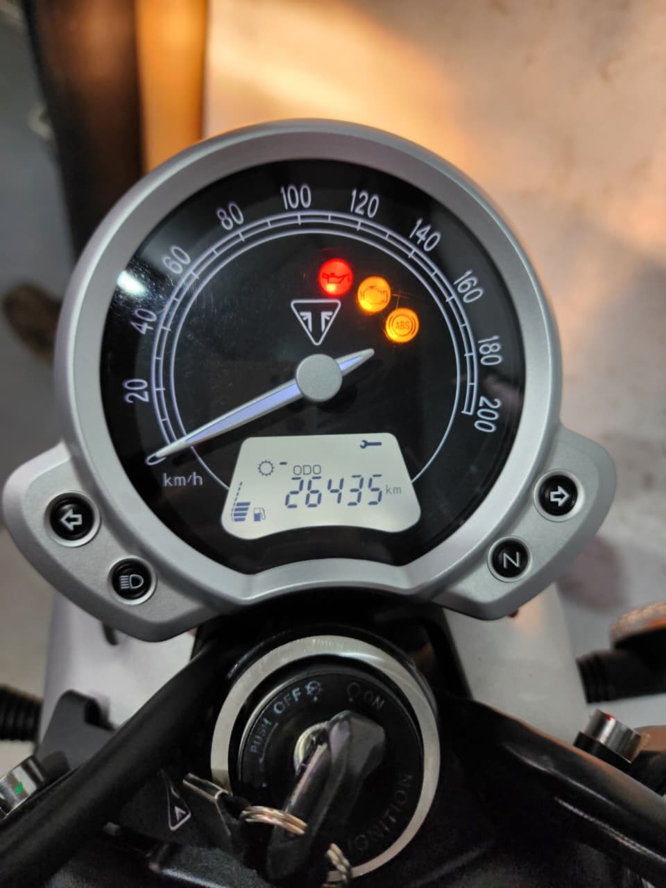 TRIUMPH-STREET-STREET  TWIN 900cc