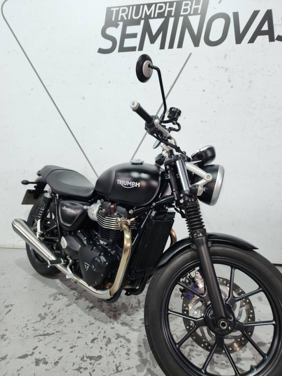 TRIUMPH-STREET-STREET  TWIN 900cc