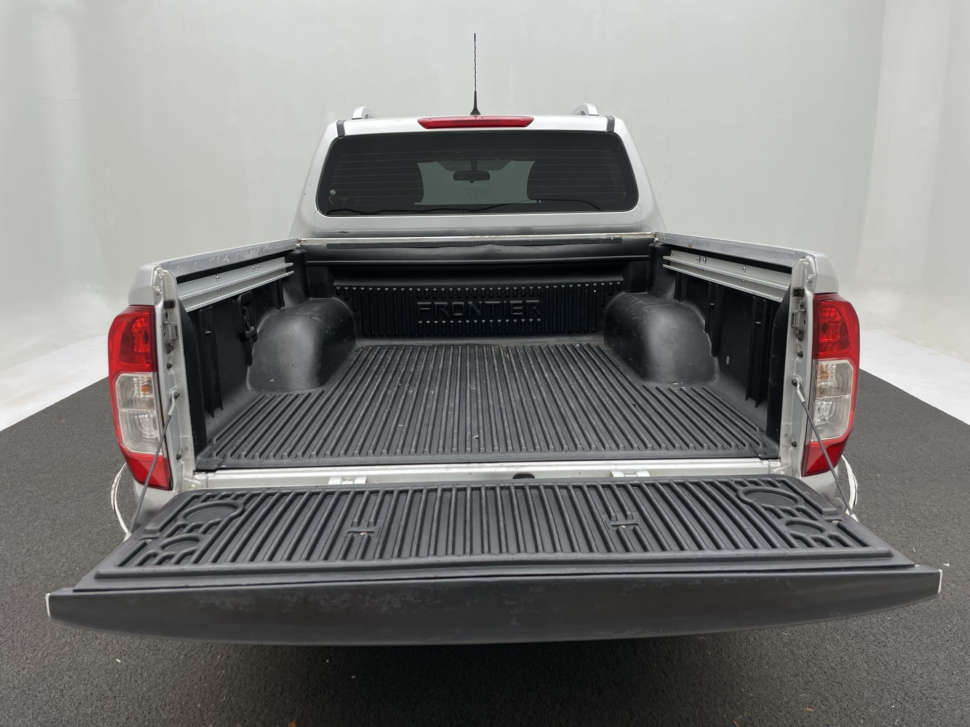 Nissan-FRONTIER-Frontier LE CD 4x4 2.3 Bi-TB Diesel Aut.