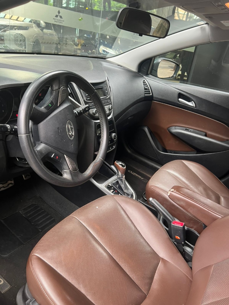 Hyundai-HB20X-1.6 16V PREMIUM FLEX 4P AUTOMÁTICO