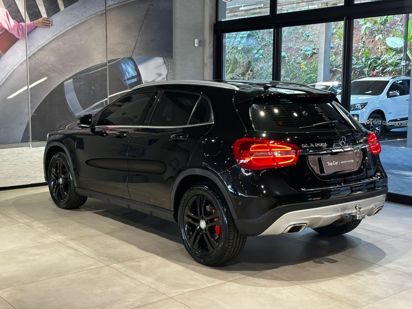 MERCEDES BENZ-GLA 200-1.6 CGI VISION 16V TURBO FLEX 4P AUTOMÁTICO