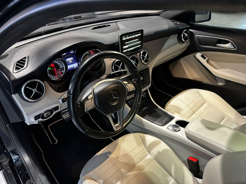 MERCEDES BENZ-GLA 200-1.6 CGI VISION 16V TURBO FLEX 4P AUTOMÁTICO