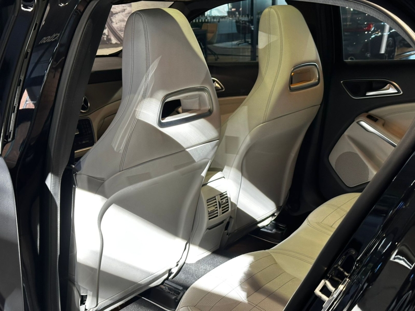 MERCEDES BENZ-GLA 200-1.6 CGI VISION 16V TURBO FLEX 4P AUTOMÁTICO