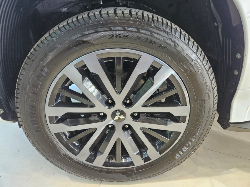 Mitsubishi-PAJERO SPORT-2.4 16V MIVEC TURBO DIESEL LEGEND AWD AUTOMÁTICO