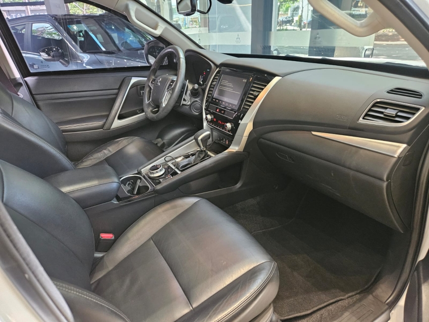 Mitsubishi-PAJERO SPORT-2.4 16V MIVEC TURBO DIESEL LEGEND AWD AUTOMÁTICO