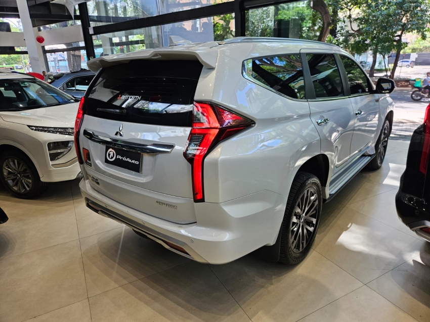 Mitsubishi-PAJERO SPORT-2.4 16V MIVEC TURBO DIESEL LEGEND AWD AUTOMÁTICO