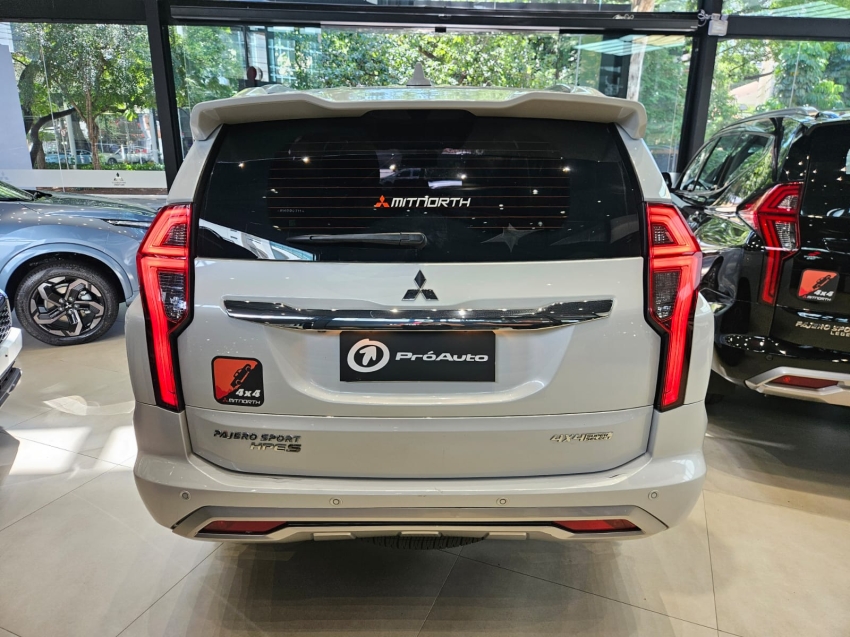 Mitsubishi-PAJERO SPORT-2.4 16V MIVEC TURBO DIESEL LEGEND AWD AUTOMÁTICO
