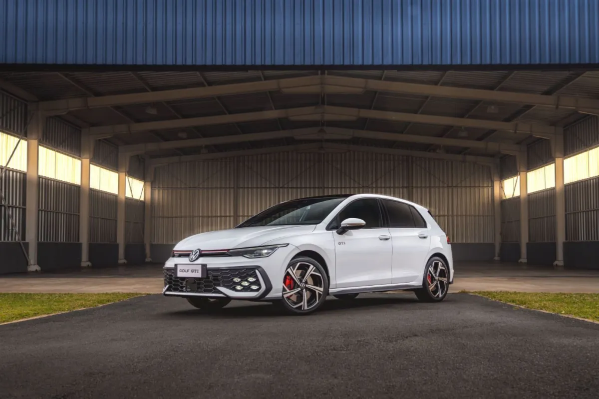 Golf GTI ganha novo lote para o Brasil; saiba o preço do esportivo