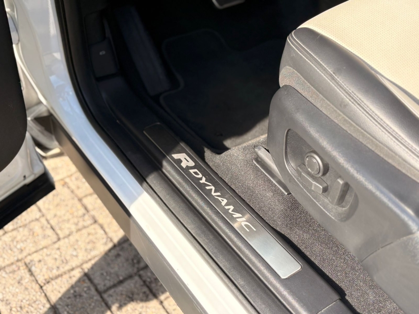Land Rover-DISCOVERY SPORT-2.0 P250 TURBO FLEX R-DYNAMIC SE AUTOMÁTICO