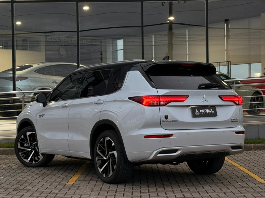 Mitsubishi-OUTLANDER-2.4 PHEV SIGNATURE S-AWC DHT