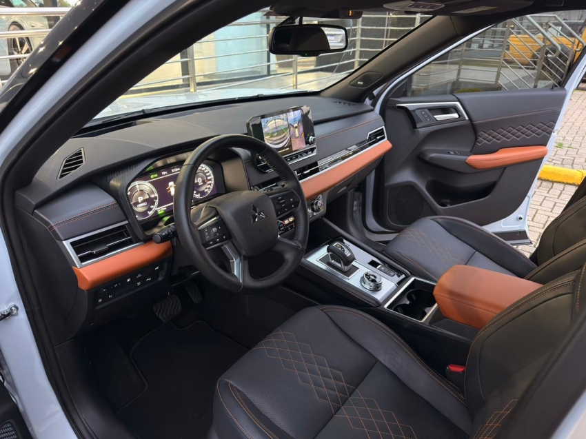 Mitsubishi-OUTLANDER-2.4 PHEV SIGNATURE S-AWC DHT