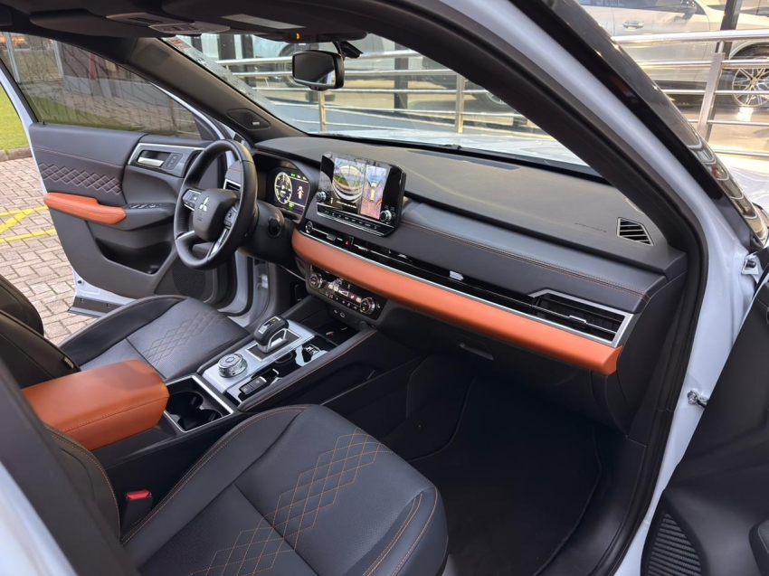 Mitsubishi-OUTLANDER-2.4 PHEV SIGNATURE S-AWC DHT