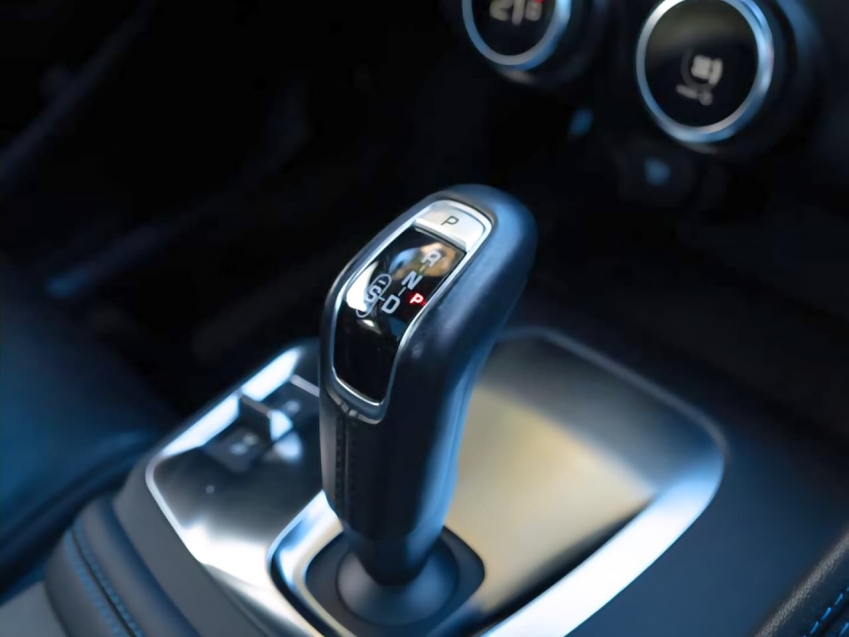 Jaguar-E-PACE-2.0 16V P250 FLEX R-DYNAMIC S AWD AUTOMÁTICO