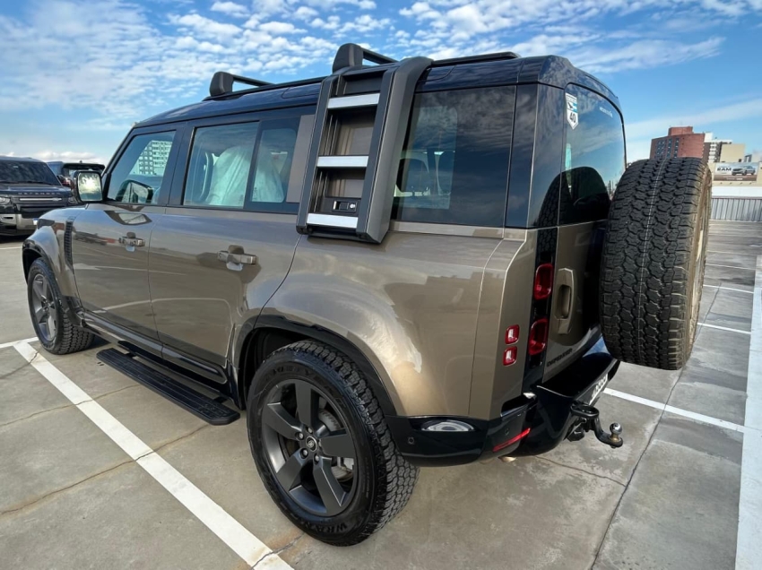 Land Rover-DEFENDER-3.0 D300 TURBO DIESEL MHEV 90 X-DYNAMIC HSE AWD AUTOMÁTICO
