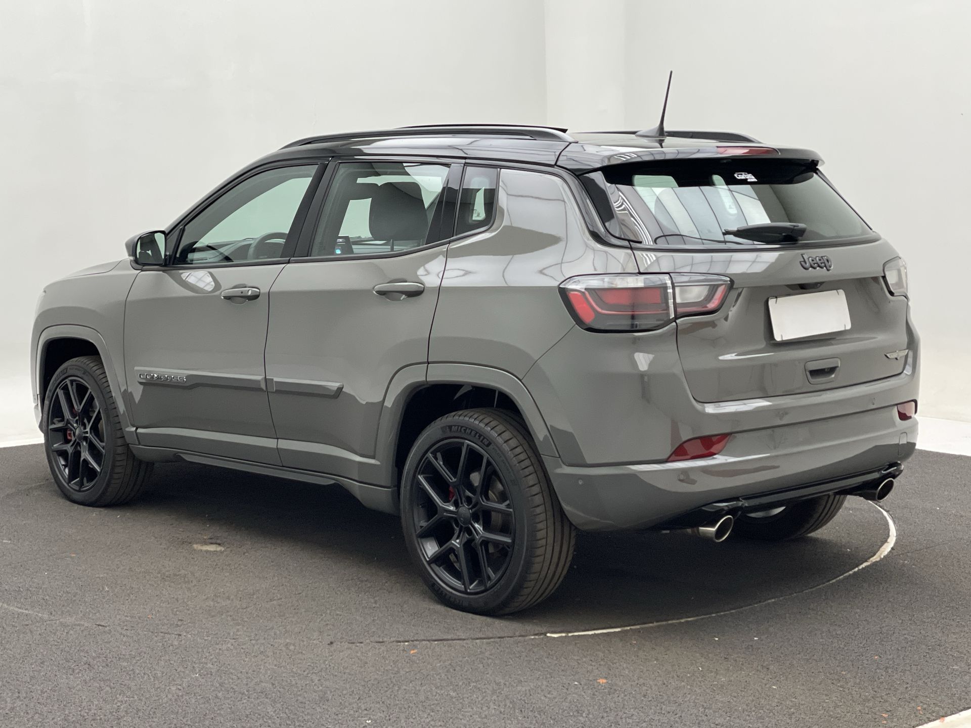 COMPASS Black Hurricane 2.0 4x4 TB Aut.