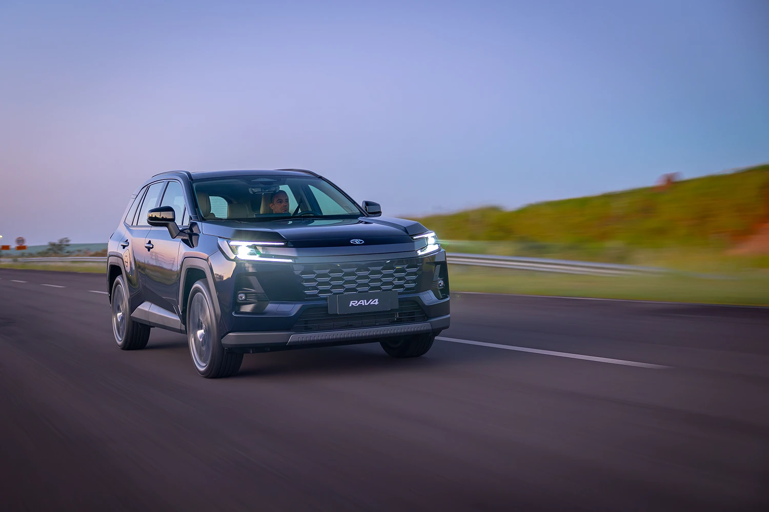 Novo Toyota RAV4 2026: tudo o que você precisa saber antes de comprar