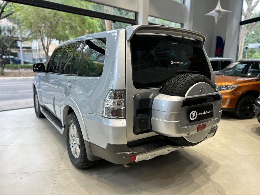 Mitsubishi-PAJERO FULL-3.8 HPE 4X4 V6 24V GASOLINA 4P AUTOMÁTICO