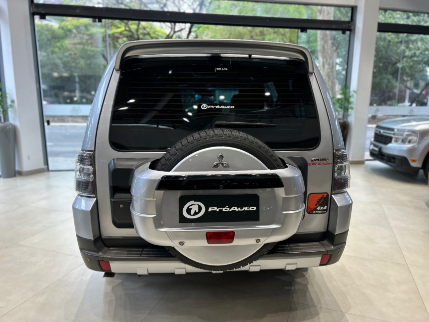Mitsubishi-PAJERO FULL-3.8 HPE 4X4 V6 24V GASOLINA 4P AUTOMÁTICO
