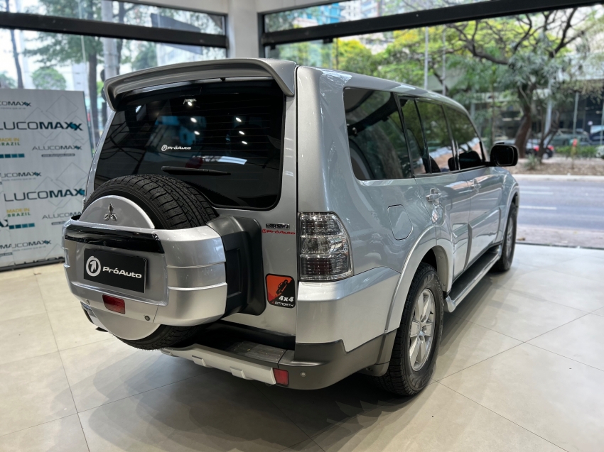 Mitsubishi-PAJERO FULL-3.8 HPE 4X4 V6 24V GASOLINA 4P AUTOMÁTICO