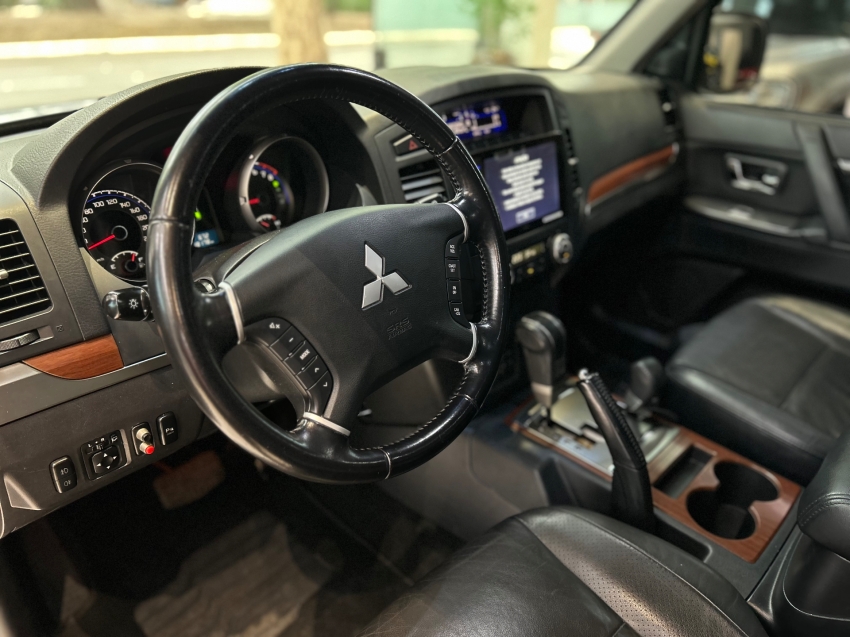 Mitsubishi-PAJERO FULL-3.8 HPE 4X4 V6 24V GASOLINA 4P AUTOMÁTICO