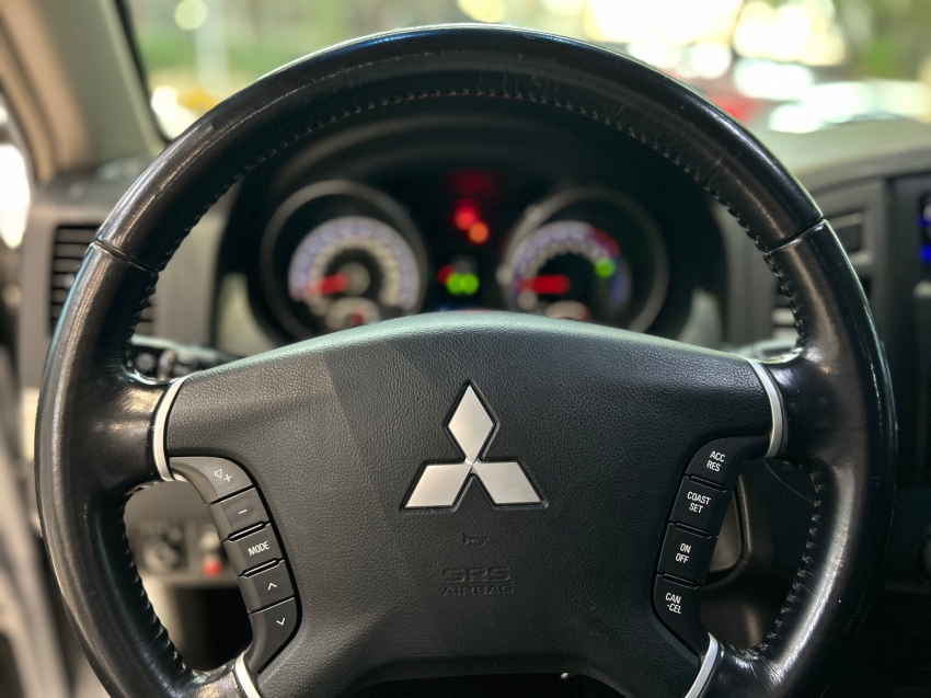 Mitsubishi-PAJERO FULL-3.8 HPE 4X4 V6 24V GASOLINA 4P AUTOMÁTICO