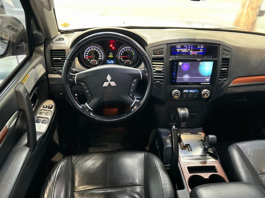 Mitsubishi-PAJERO FULL-3.8 HPE 4X4 V6 24V GASOLINA 4P AUTOMÁTICO