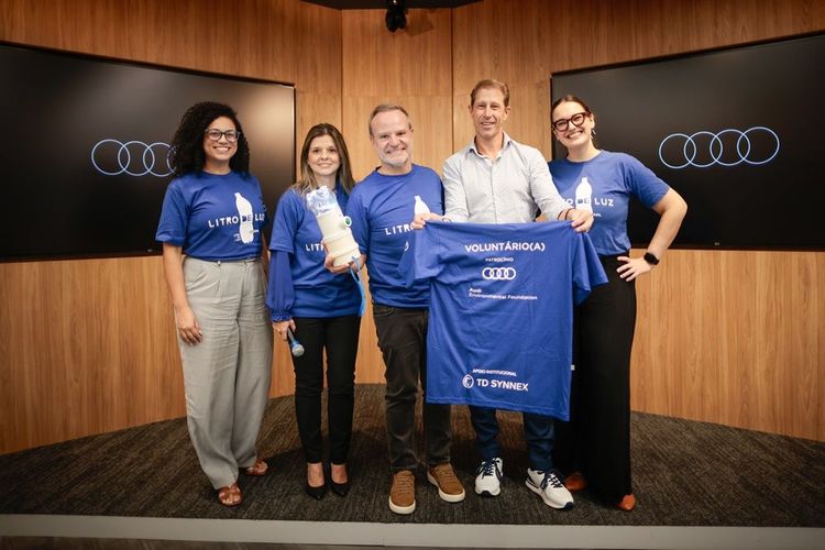 Barrichello participa de ação socioambiental com Audi do Brasil e Litro de Luz