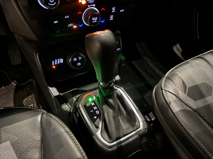 Jeep-RENEGADE-1.3 T270 TURBO FLEX S 4X4 AT9