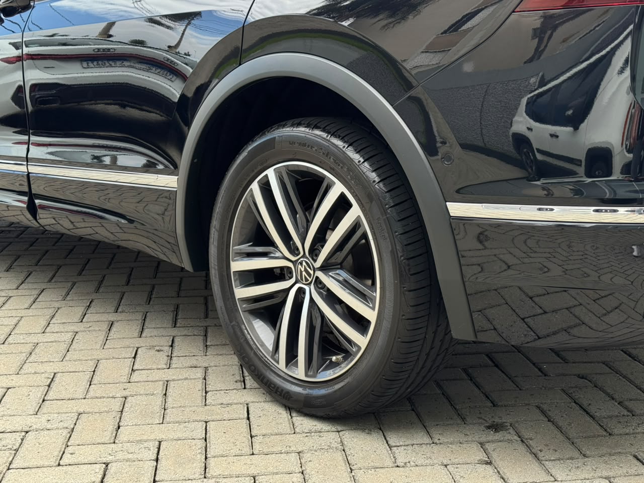 Volkswagen-TIGUAN-TIGUAN Allspac R-Line 300 TSI 2.0