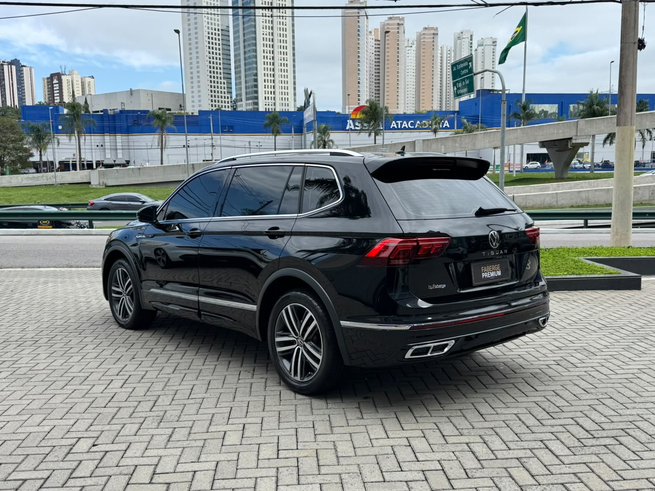Volkswagen-TIGUAN-TIGUAN Allspac R-Line 300 TSI 2.0
