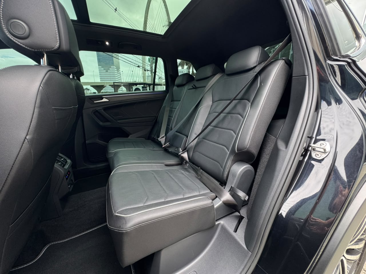 Volkswagen-TIGUAN-TIGUAN Allspac R-Line 300 TSI 2.0