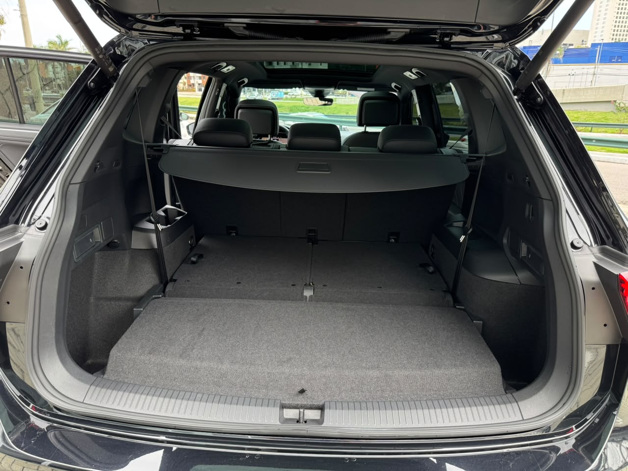Volkswagen-TIGUAN-TIGUAN Allspac R-Line 300 TSI 2.0