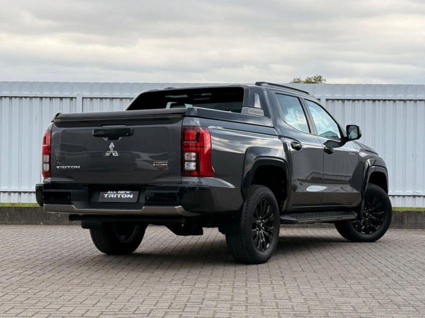 Mitsubishi-TRITON-2.4 BITURBO DIESEL CD KATANA 4X4 AUTOMÁTICO
