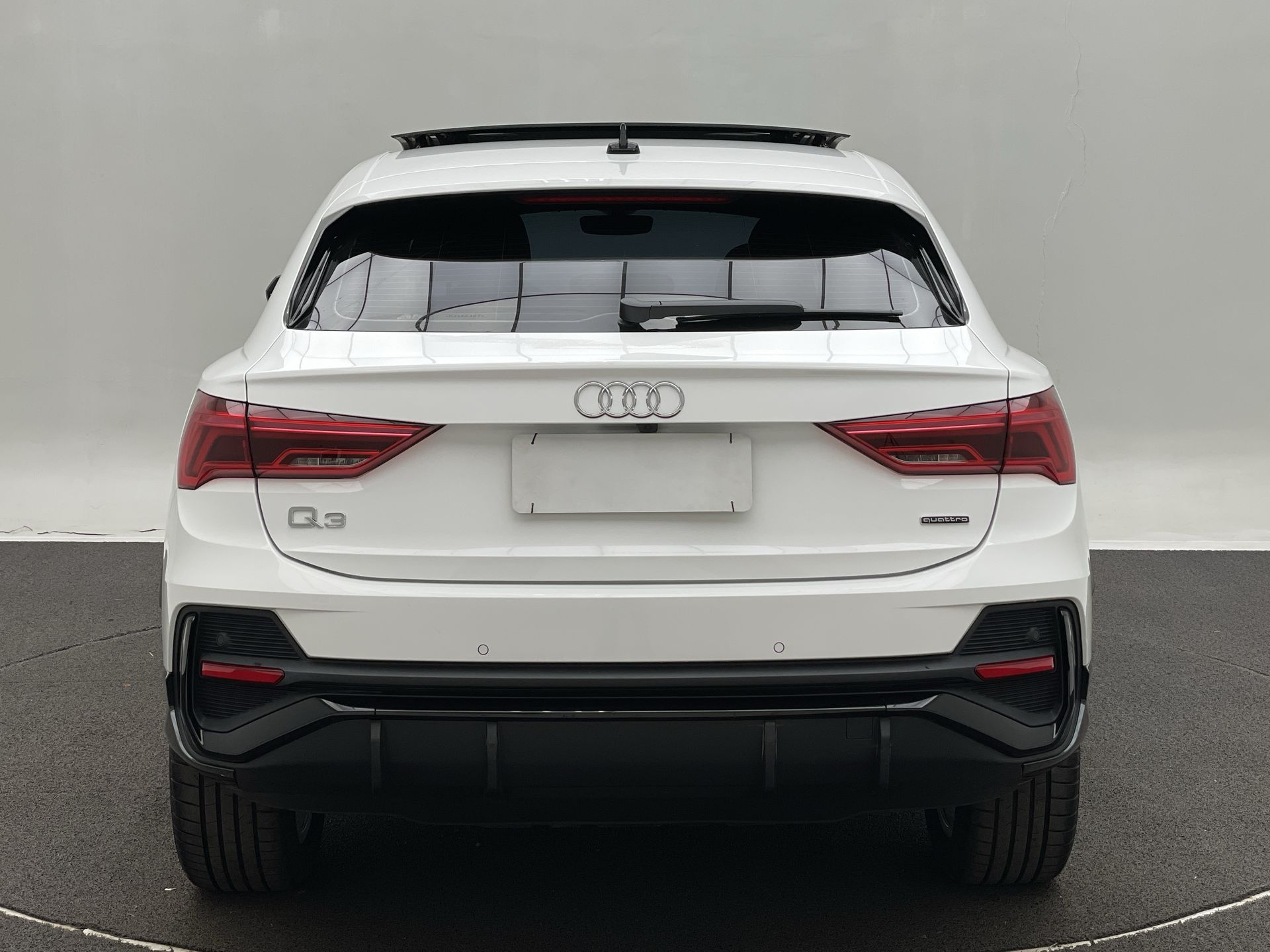 Q3 Perf. Black 2.0 TFSI Tiptr. Quattro